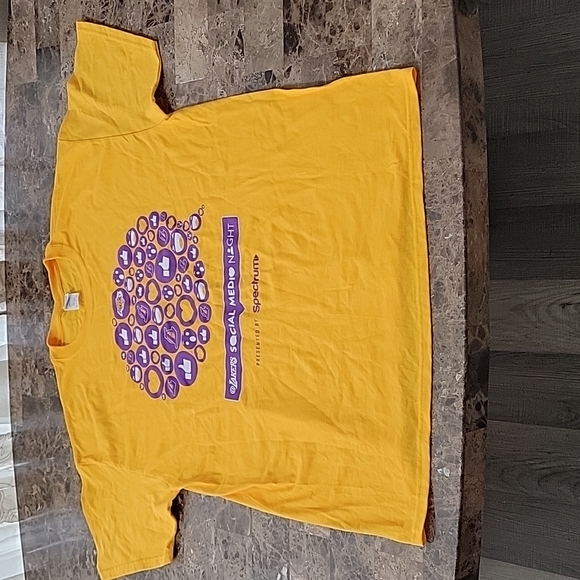NWOT LAKERS Social Media Night Presented by Spectrum Tee - Picture 1 of 7